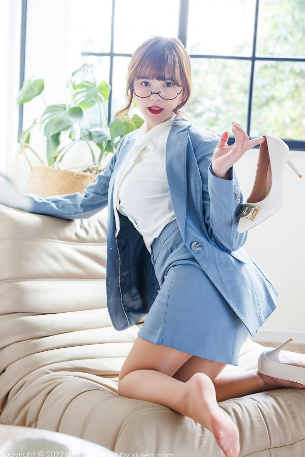 张思允   IMiss爱蜜社张思允：职业裙装干练知性，白衬衫红蕾丝内衣尽显极致性感，私房诱惑写真第17张图片