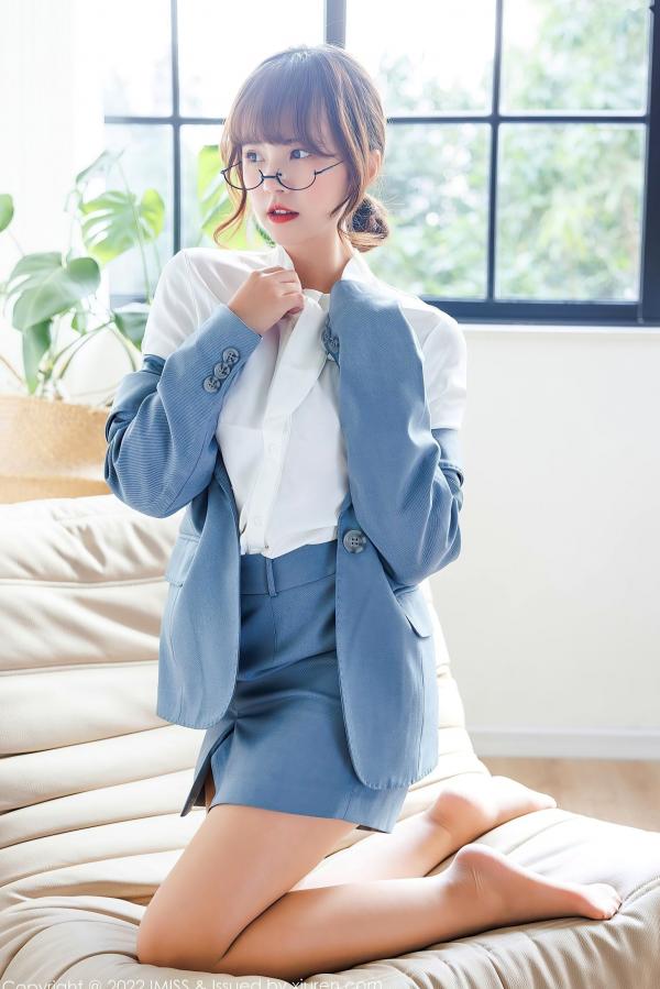 张思允   IMiss爱蜜社张思允：职业裙装干练知性，白衬衫红蕾丝内衣尽显极致性感，私房诱惑写真第20张图片