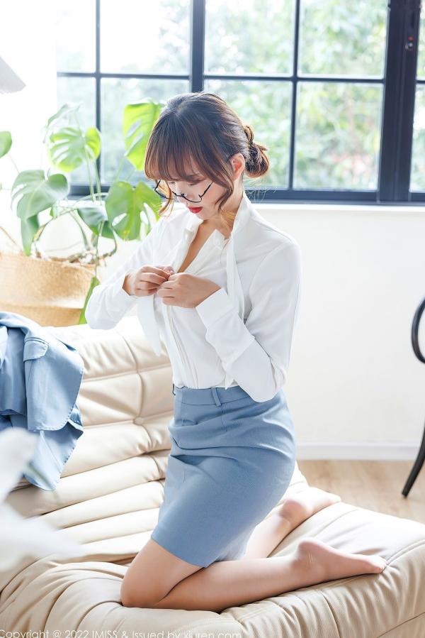 张思允   IMiss爱蜜社张思允：职业裙装干练知性，白衬衫红蕾丝内衣尽显极致性感，私房诱惑写真第21张图片