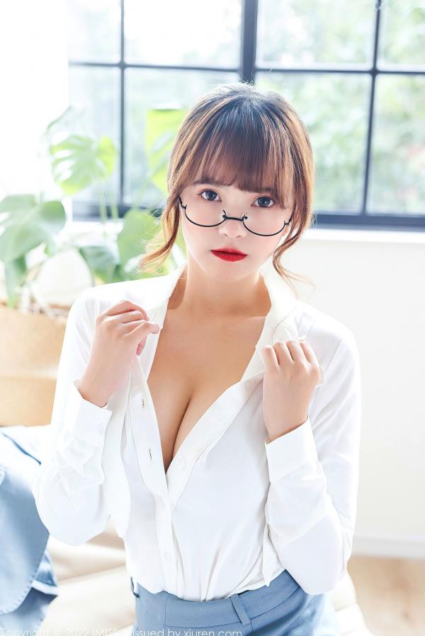 张思允   IMiss爱蜜社张思允：职业裙装干练知性，白衬衫红蕾丝内衣尽显极致性感，私房诱惑写真第22张图片