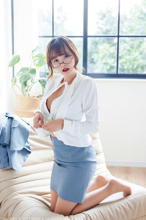 张思允   IMiss爱蜜社张思允：职业裙装干练知性，白衬衫红蕾丝内衣尽显极致性感，私房诱惑写真第24张图片