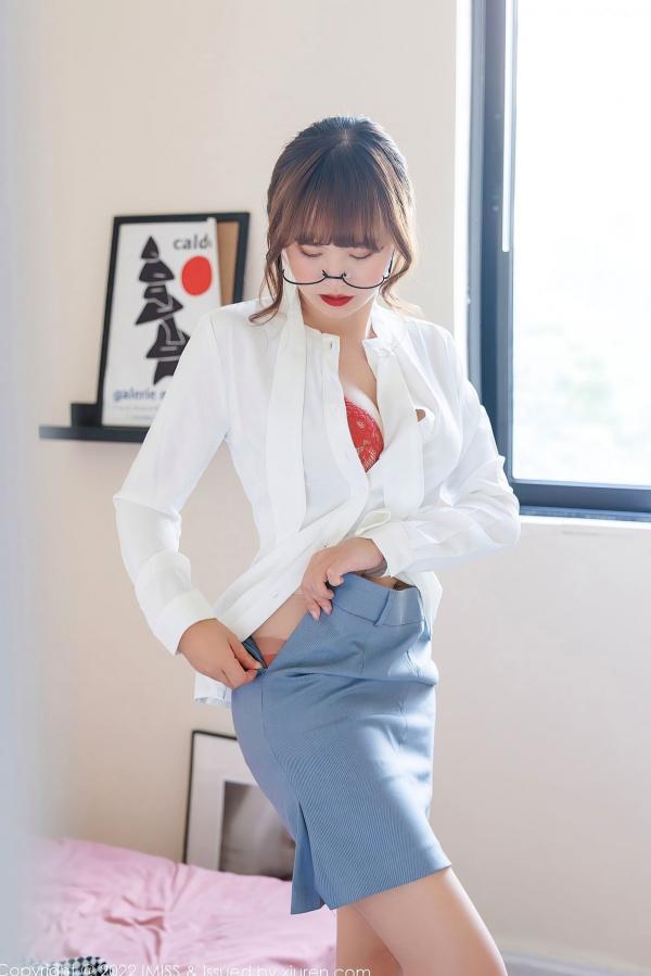 张思允   IMiss爱蜜社张思允：职业裙装干练知性，白衬衫红蕾丝内衣尽显极致性感，私房诱惑写真第26张图片