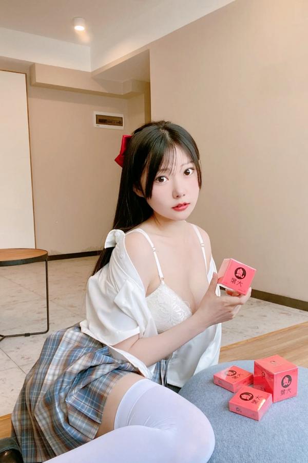 香草帕露露 ​ 坏露露香宝  香草喵露露 JK格子裙清纯内衣私房照 甜美美腿写真第17张图片