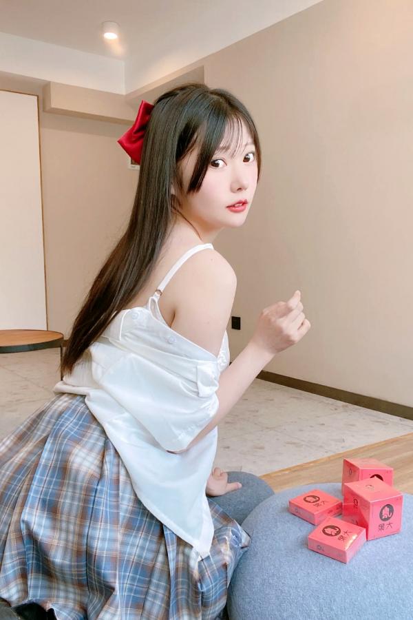 香草帕露露 ​ 坏露露香宝  香草喵露露 JK格子裙清纯内衣私房照 甜美美腿写真第18张图片