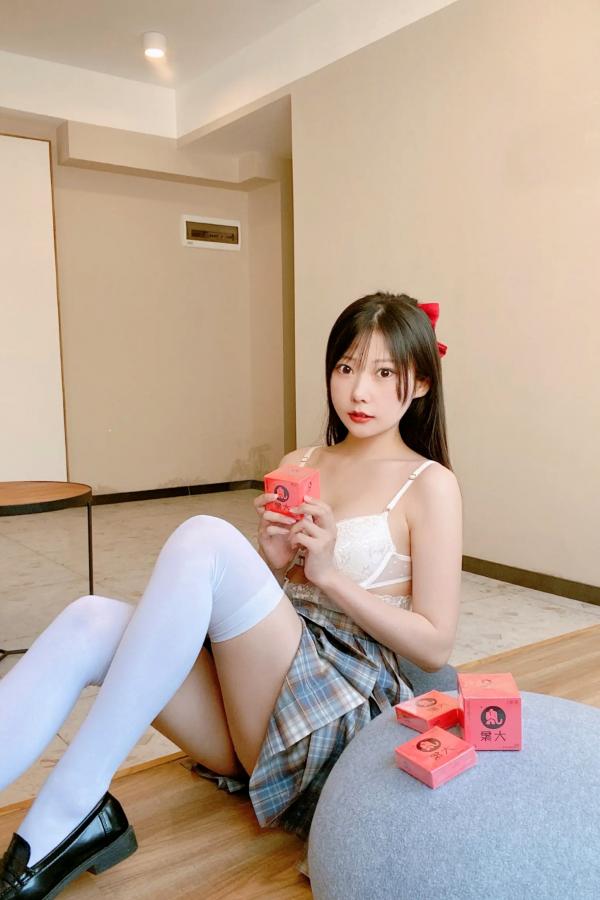 香草帕露露 ​ 坏露露香宝  香草喵露露 JK格子裙清纯内衣私房照 甜美美腿写真第21张图片