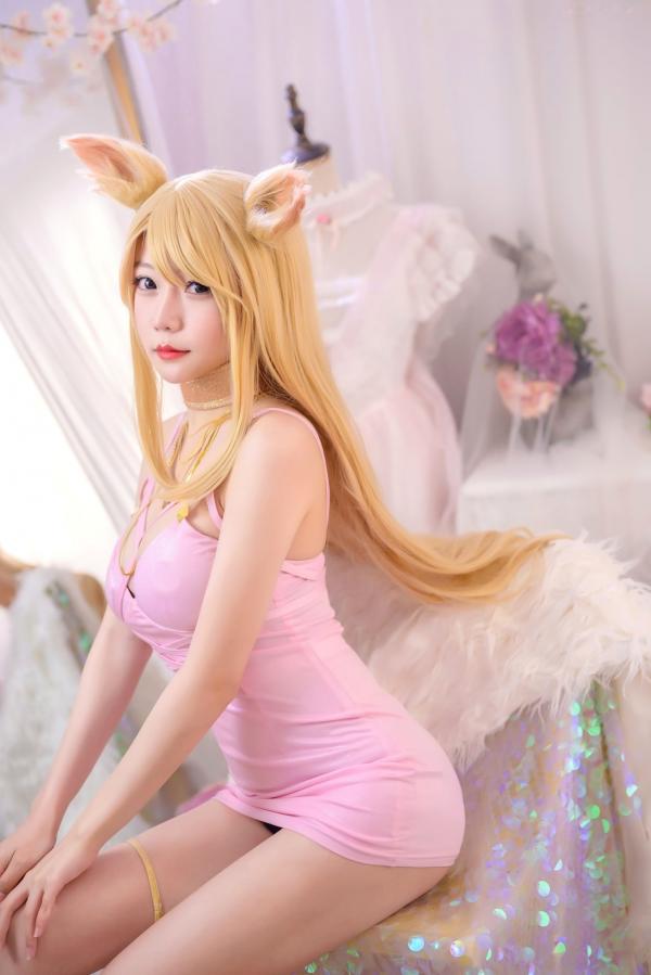 香草帕露露 ​ 坏露露香宝  香草喵露露阿狸同人Cosplay，梦幻粉色紧身裙私房写真，极致诱惑性感演绎第4张图片