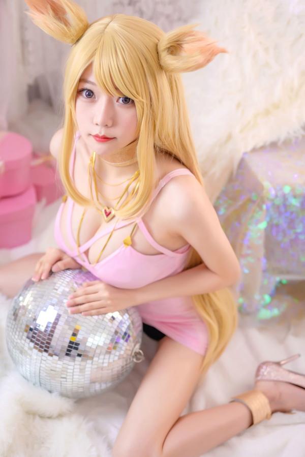 香草帕露露 ​ 坏露露香宝  香草喵露露阿狸同人Cosplay，梦幻粉色紧身裙私房写真，极致诱惑性感演绎第20张图片