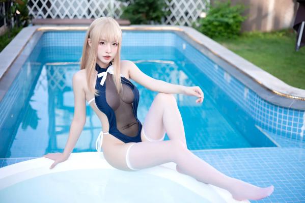 清水由乃   清水由乃 - 蓝色夏日 泳池私房金发美女连体泳衣搭配过膝长筒袜 [29P]第1张图片