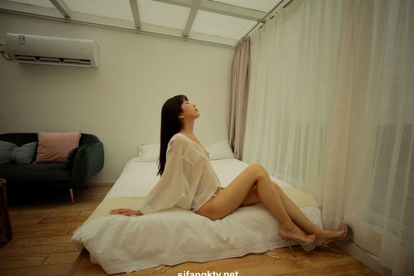 林乐一   XR-Uncensored-林乐一-大尺度私影-XiuRen秀人网-内购私拍-红色长筒袜室内诱惑与户外开衫随性风第190张图片