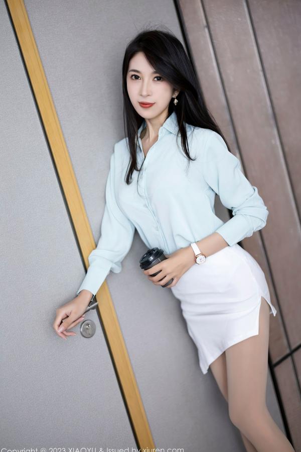 林乐一   XiaoYu语画界-999-林乐一：职场OL白衬衫短裙诱惑，修长美腿搭配丝袜，展现知性与性感并存的职场风，2023.04.03第3张图片