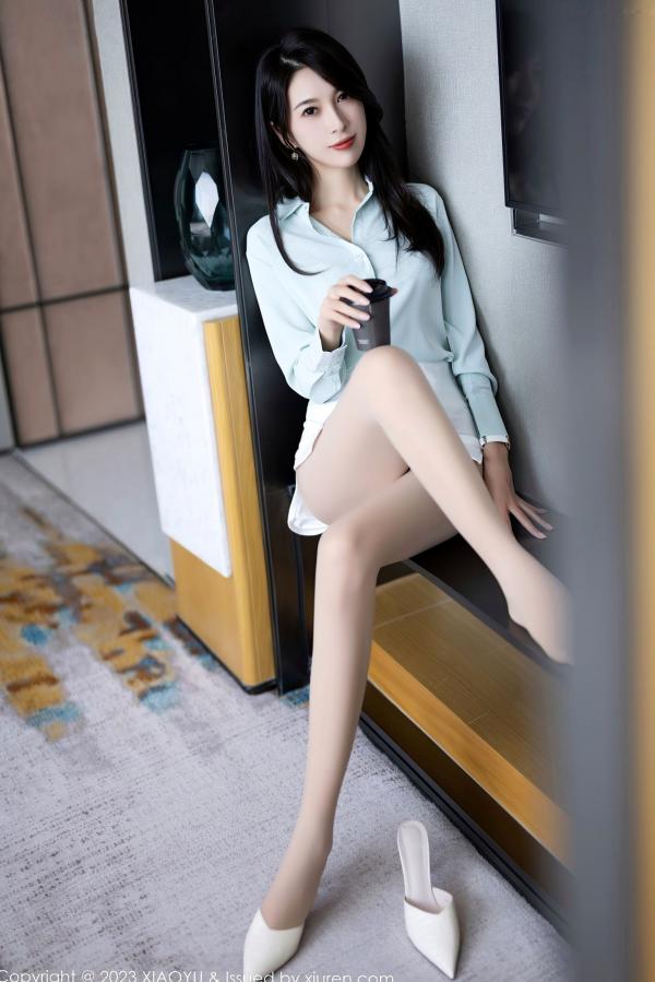 林乐一   XiaoYu语画界-999-林乐一：职场OL白衬衫短裙诱惑，修长美腿搭配丝袜，展现知性与性感并存的职场风，2023.04.03第11张图片