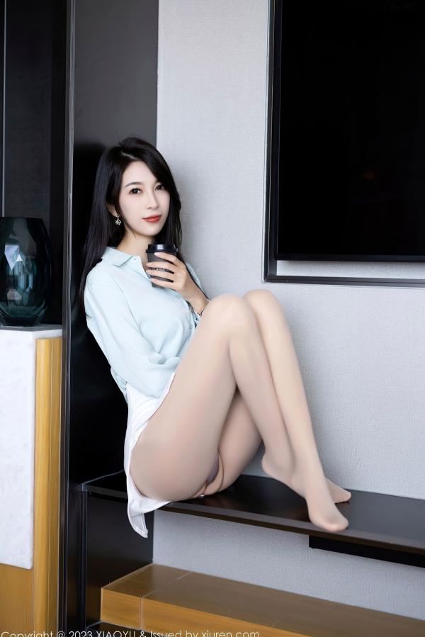 林乐一   XiaoYu语画界-999-林乐一：职场OL白衬衫短裙诱惑，修长美腿搭配丝袜，展现知性与性感并存的职场风，2023.04.03第13张图片