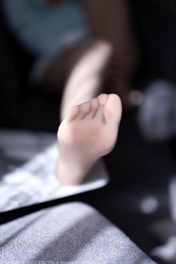 林乐一   XiaoYu语画界-999-林乐一：职场OL白衬衫短裙诱惑，修长美腿搭配丝袜，展现知性与性感并存的职场风，2023.04.03第28张图片