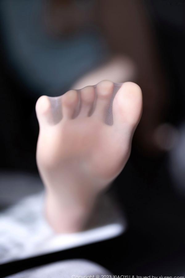 林乐一   XiaoYu语画界-999-林乐一：职场OL白衬衫短裙诱惑，修长美腿搭配丝袜，展现知性与性感并存的职场风，2023.04.03第29张图片