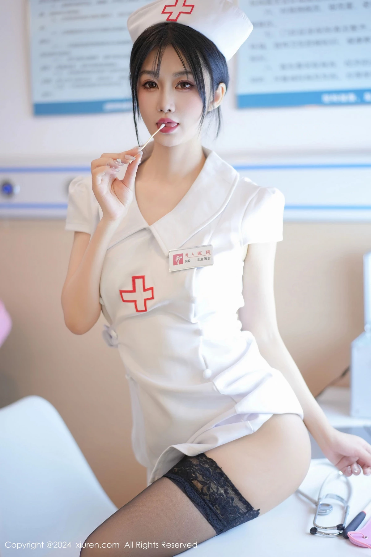 laura阿姣  [XiuRen]高清写真图 2024.05.10 No.8512 laura阿姣 美腿黑丝第7张图片