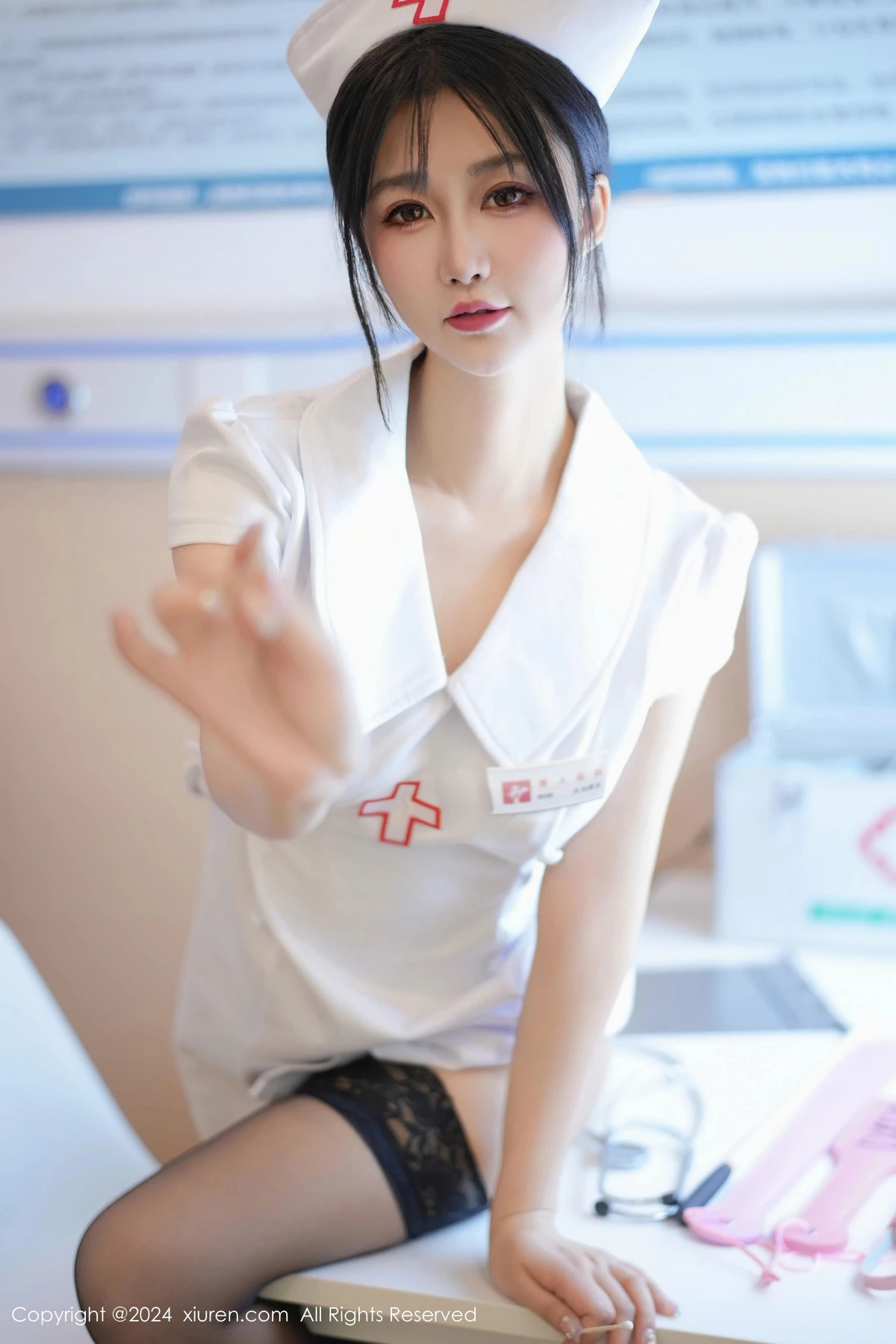 laura阿姣  [XiuRen]高清写真图 2024.05.10 No.8512 laura阿姣 美腿黑丝第8张图片