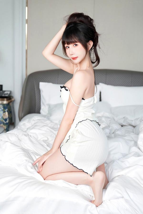 波巧酱   秀人网波巧酱居家私房写真：女友早餐主题，透明围裙诠释极致性感与厨台诱惑第32张图片