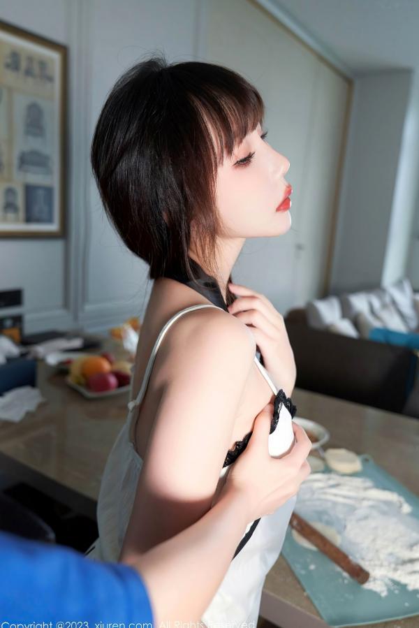 波巧酱   秀人网波巧酱居家私房写真：女友早餐主题，透明围裙诠释极致性感与厨台诱惑第67张图片