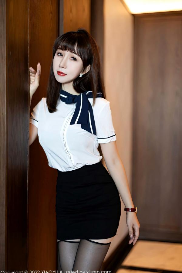 波巧酱   XiaoYu语画界-918-波巧酱-职场白衬衫制服诱惑，室内私房写真，极致黑丝美腿性感大片第4张图片