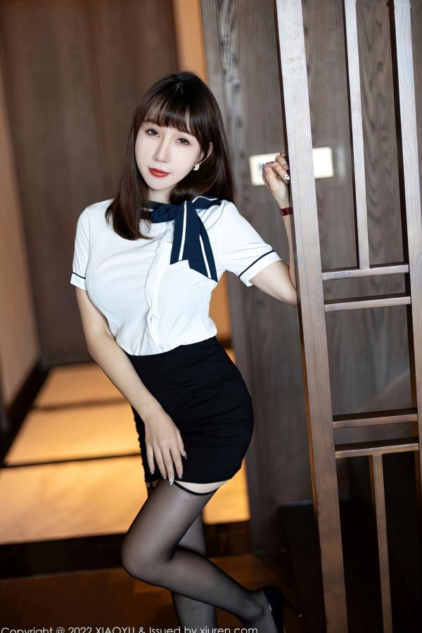 波巧酱   XiaoYu语画界-918-波巧酱-职场白衬衫制服诱惑，室内私房写真，极致黑丝美腿性感大片第5张图片