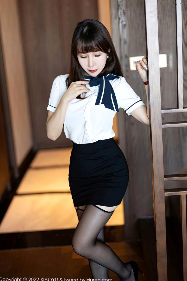波巧酱   XiaoYu语画界-918-波巧酱-职场白衬衫制服诱惑，室内私房写真，极致黑丝美腿性感大片第6张图片