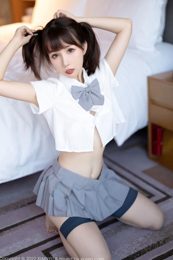 波巧酱   XiaoYu语画界-880期：波巧酱极致演绎体育教室性感写真，身穿灰色高开叉连体衣与白衬衫，展现修长美腿，打造青春活力与极致诱惑并存的视觉盛宴第51张图片