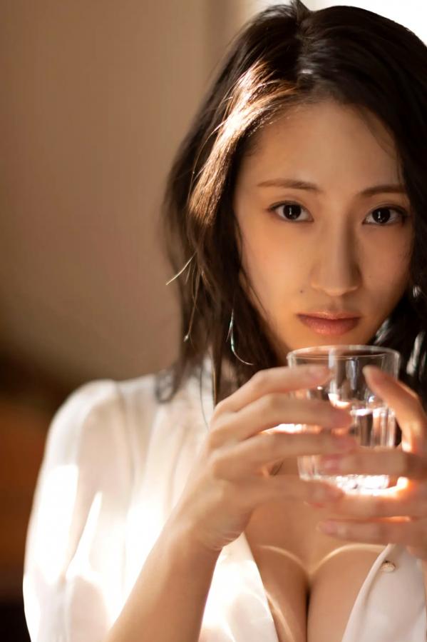 澄田綾乃  澄田綾乃《君に溺れたい。》日本性感蕾丝内衣黑丝家居私房写真第50张图片