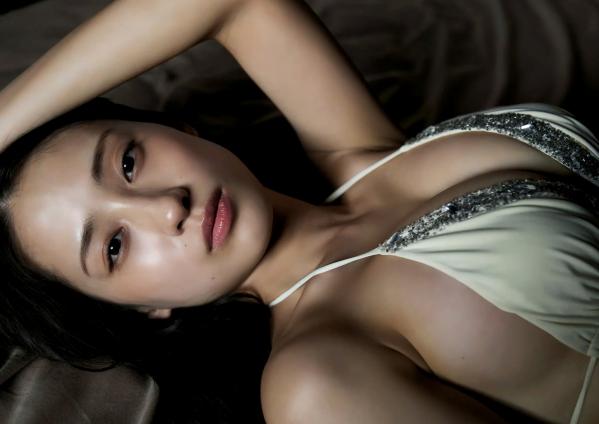 澄田綾乃   澄田綾乃 - 短い祭：户外清新花色比基尼写真，室内榻榻米上的极致诱惑与傲人曲线第23张图片