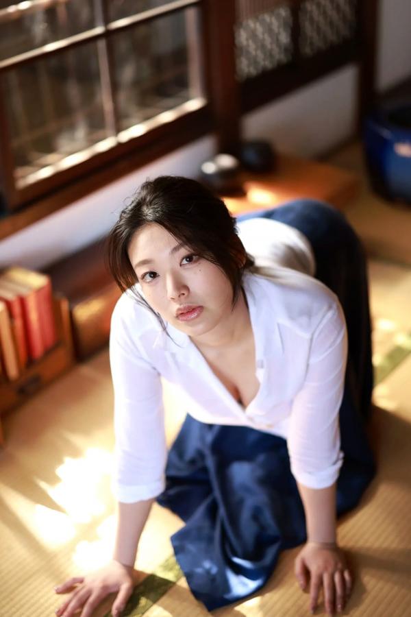 風吹ケイ 風吹惠 《風吹ケイ - 昼下がりの欲望》日系家居性感内衣写真 极品肉感私房诱惑第5张图片