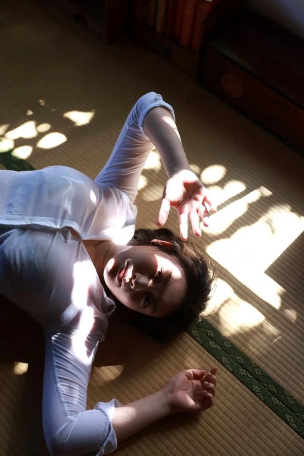 風吹ケイ 風吹惠 《風吹ケイ - 昼下がりの欲望》日系家居性感内衣写真 极品肉感私房诱惑第7张图片