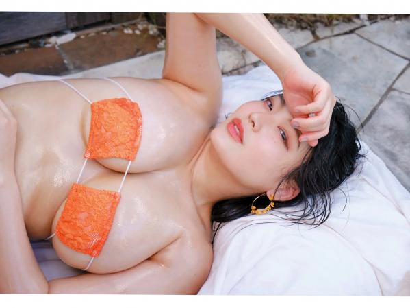 風吹ケイ 風吹惠  风吹ケイ 妖しいゴージャスボディ Oilyショット 浴室湿身诱惑与户外性感比基尼写真集锦第50张图片
