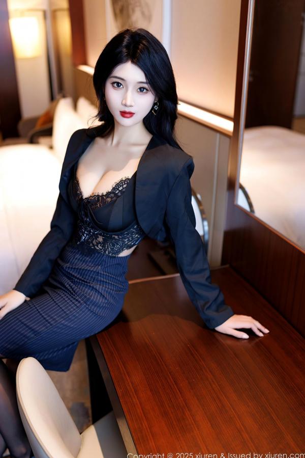 南乔   XiuRen秀人网-9728-南乔-职场黑丝制服诱惑与红色比基尼性感私房大片-2025.01.08第4张图片