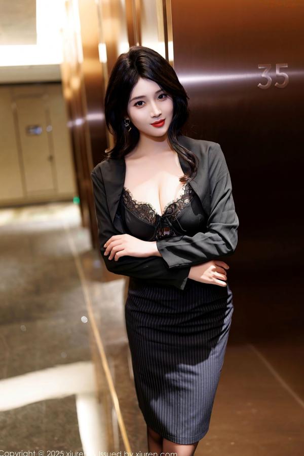 南乔   XiuRen秀人网-9728-南乔-职场黑丝制服诱惑与红色比基尼性感私房大片-2025.01.08第18张图片