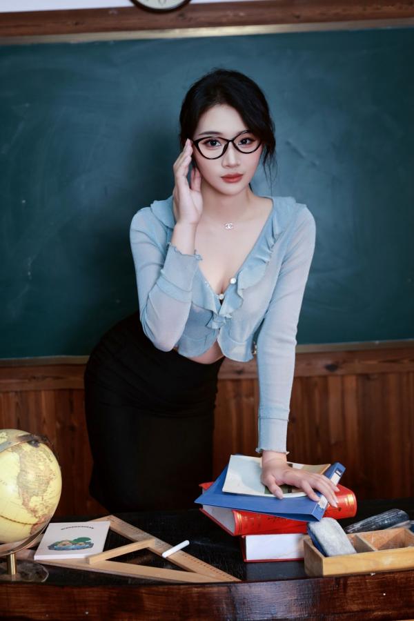 南乔   XR-Uncensored-南乔-性感女教师制服诱惑-秀人网-教室黑丝私拍-10585-2025.07.25第5张图片