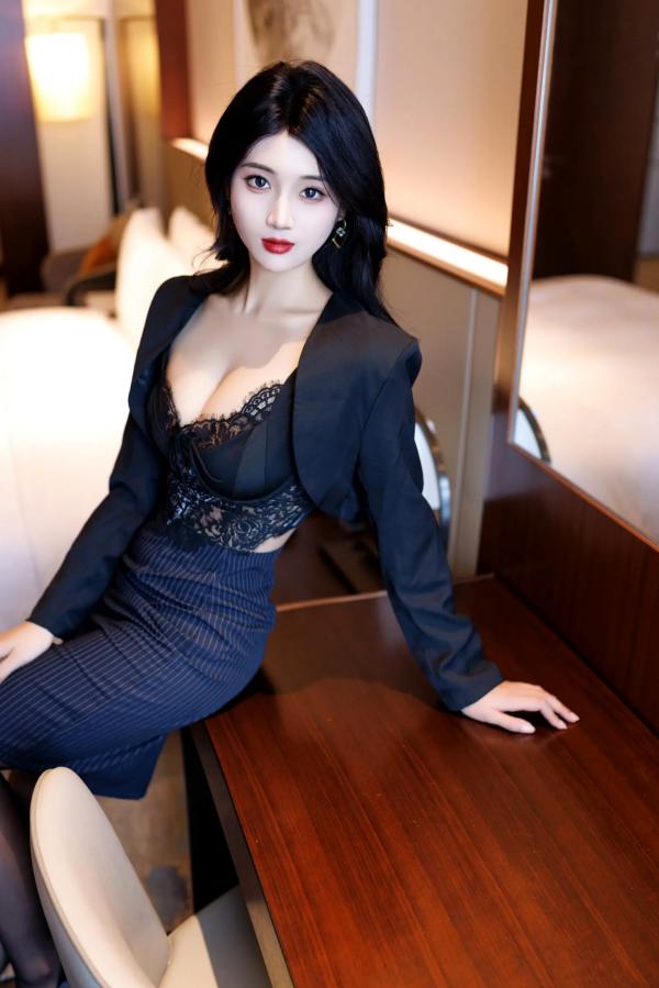 南乔   南乔御姐风职场制服与私房写真，黑丝美腿诱惑女神大尺度演绎[90P]第4张图片
