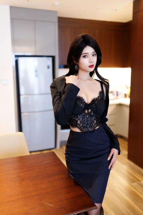 南乔   南乔御姐风职场制服与私房写真，黑丝美腿诱惑女神大尺度演绎[90P]第23张图片