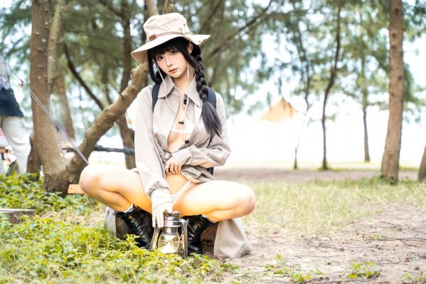 蠢沫沫   蠢沫沫-露营户外探险，童颜巨乳比基尼私房写真，帐篷里的极致诱惑第9张图片