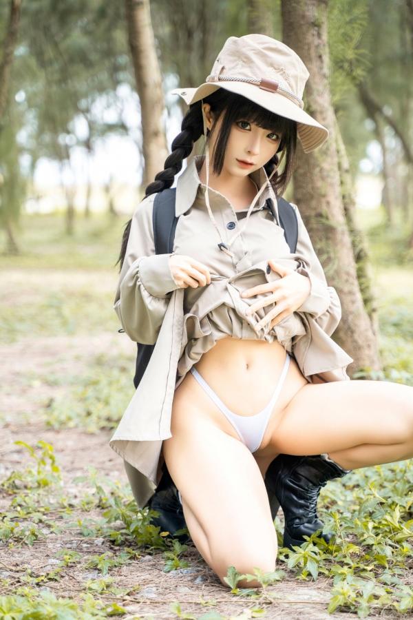 蠢沫沫   蠢沫沫-露营户外探险，童颜巨乳比基尼私房写真，帐篷里的极致诱惑第50张图片