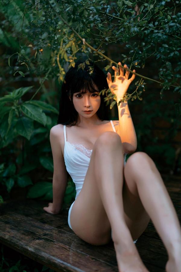 蠢沫沫   蠢沫沫-雨，户外湿身诱惑写真，清纯白裙与湿润肤色，极致性感私房美图第4张图片