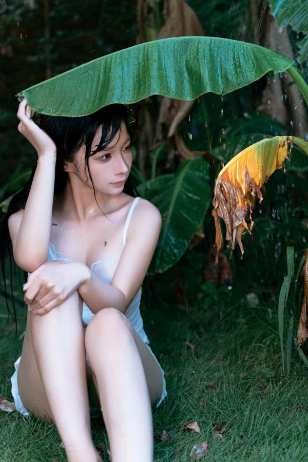 蠢沫沫   蠢沫沫-雨，户外湿身诱惑写真，清纯白裙与湿润肤色，极致性感私房美图第43张图片