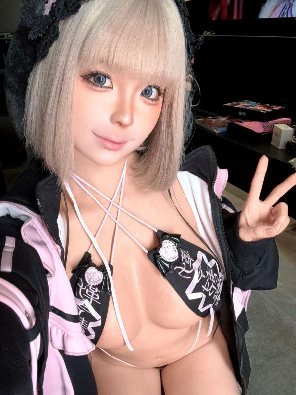 蠢沫沫   蠢沫沫-2025年02月自拍合集：极致二次元角色扮演与私房诱惑（共7套），精致玩偶妆容，全方位呈现火辣身材第89张图片
