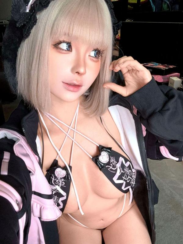蠢沫沫   蠢沫沫-2025年02月自拍合集：极致二次元角色扮演与私房诱惑（共7套），精致玩偶妆容，全方位呈现火辣身材第90张图片