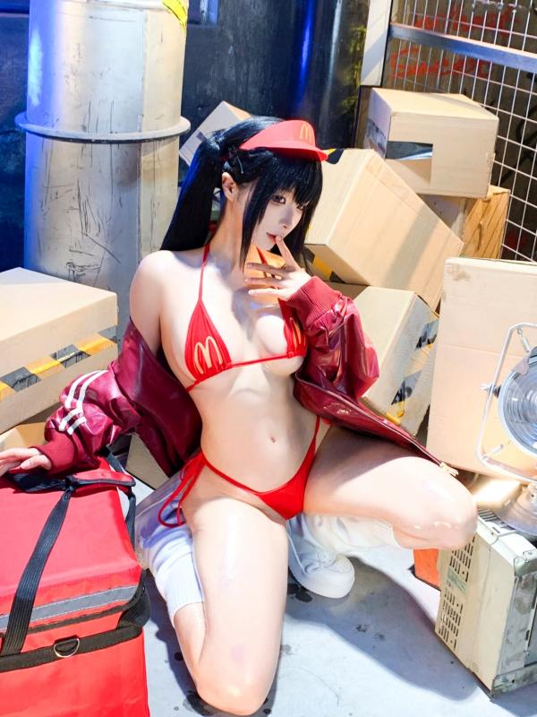 蠢沫沫   蠢沫沫-麦门视觉盛宴：仓库风性感比基尼写真，湿身美肤极致诱惑，上演火辣撩人时刻第116张图片