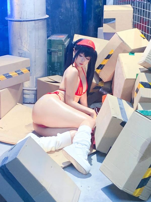蠢沫沫   蠢沫沫-麦门视觉盛宴：仓库风性感比基尼写真，湿身美肤极致诱惑，上演火辣撩人时刻第120张图片
