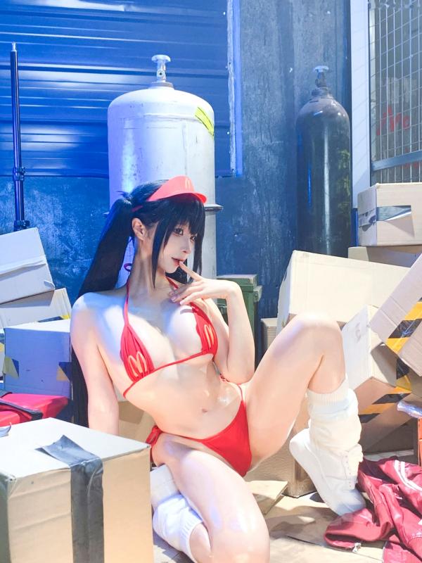 蠢沫沫   蠢沫沫-麦门视觉盛宴：仓库风性感比基尼写真，湿身美肤极致诱惑，上演火辣撩人时刻第132张图片