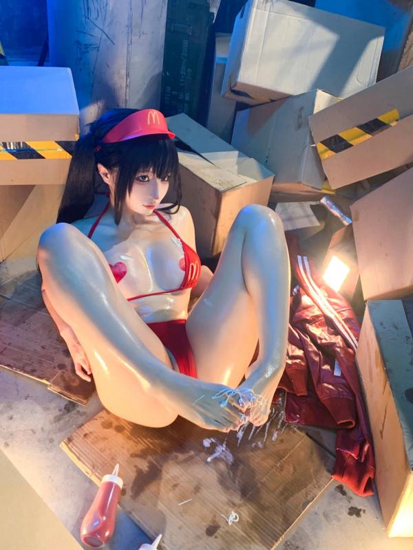 蠢沫沫   蠢沫沫-麦门视觉盛宴：仓库风性感比基尼写真，湿身美肤极致诱惑，上演火辣撩人时刻第137张图片