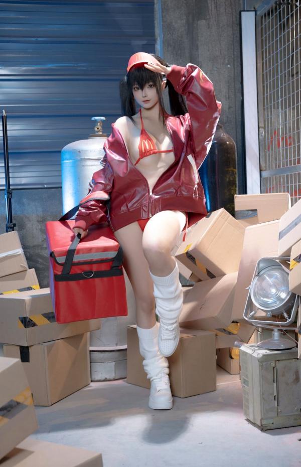 蠢沫沫   蠢沫沫-麦门视觉盛宴：仓库风性感比基尼写真，湿身美肤极致诱惑，上演火辣撩人时刻第150张图片