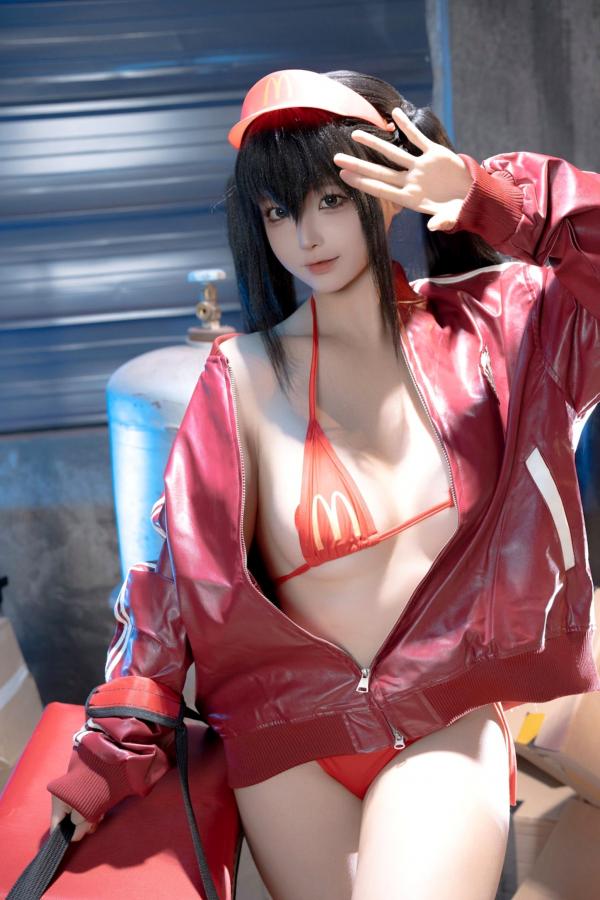 蠢沫沫   蠢沫沫-麦门视觉盛宴：仓库风性感比基尼写真，湿身美肤极致诱惑，上演火辣撩人时刻第151张图片