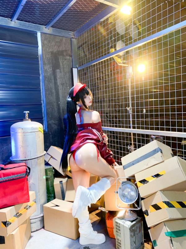 蠢沫沫   蠢沫沫-麦门视觉盛宴：仓库风性感比基尼写真，湿身美肤极致诱惑，上演火辣撩人时刻第167张图片