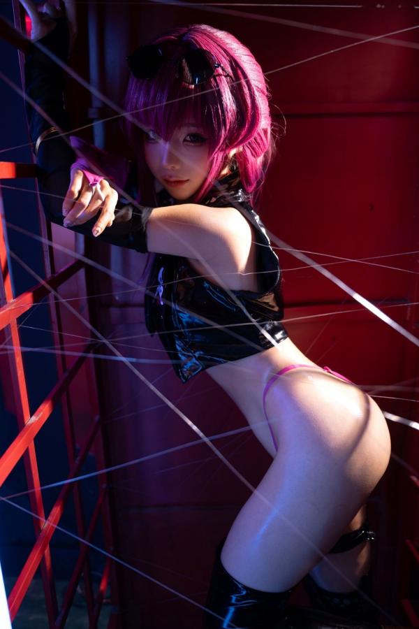 蠢沫沫   蠢沫沫《崩坏：星穹铁道》卡芙卡极致Cosplay，赌场扑克风性感诱惑写真，冷艳女神气质还原，视觉盛宴第143张图片